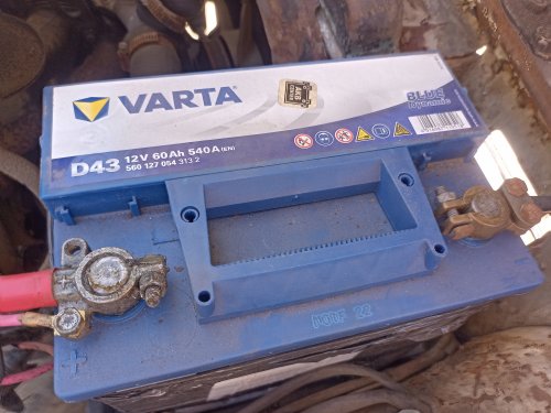 Фото Автомобільний акумулятор Varta 6СТ-60 BLUE dynamic D43 (560127054) від користувача Григорій Піртахія