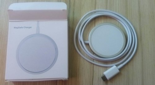 Фото Бездротовий зарядний пристрій Apple MagSafe Charger (MHXH3) від користувача nazarzuh