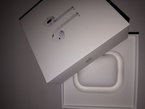 Фото Навушники TWS Apple AirPods 2nd generation with Charging Case (MV7N2) від користувача Olena_La