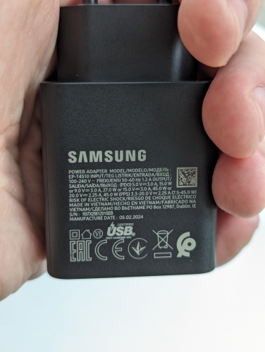 Фото Мережевий зарядний пристрій Samsung 45W PD Compact Power Adapter (with Type-C cable) Black (EP-T4510XBE) від користувача Dmitriy Bortnik