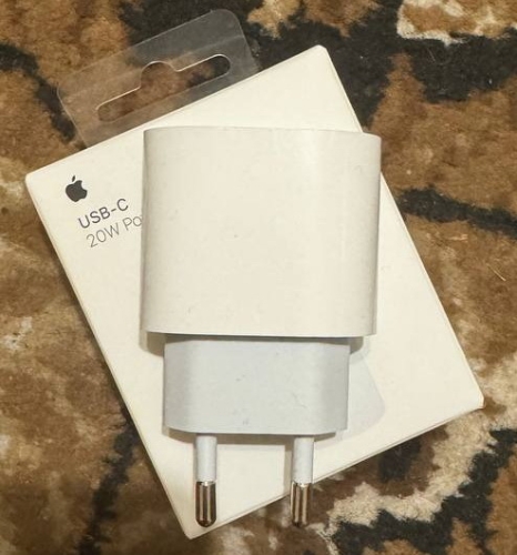 Фото Мережевий зарядний пристрій Apple USB-C Power Adapter 20W (MHJE3) від користувача MishKos