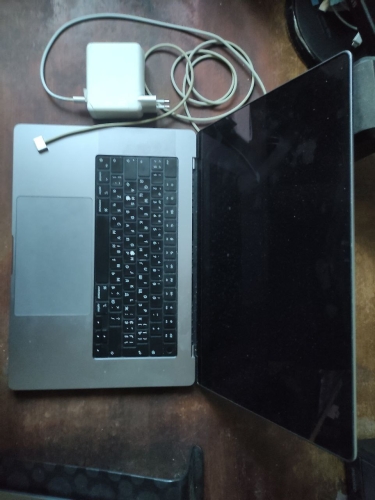 Фото Ноутбук Apple MacBook Pro 16" Silver 2021 (Z14Y0016C) від користувача Igor